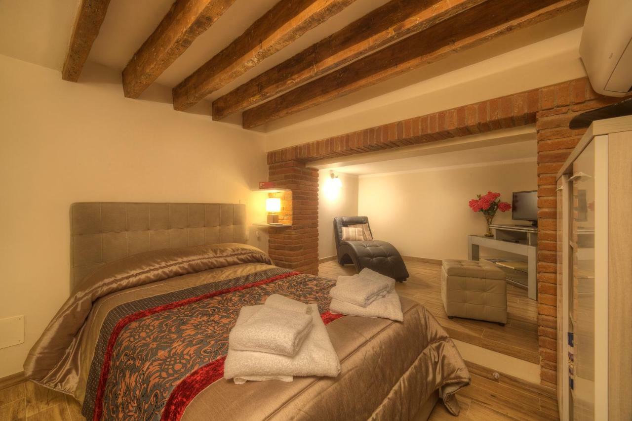Duomo Luxury Apartment "Palazzo Del Re" ฟลอเรนซ์ ภายนอก รูปภาพ