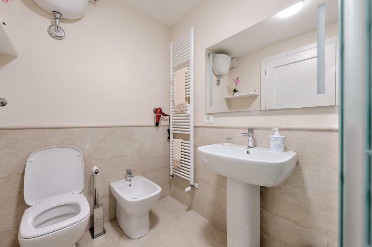 Duomo Luxury Apartment "Palazzo Del Re" ฟลอเรนซ์ ภายนอก รูปภาพ